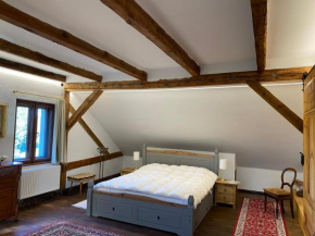 Charmante Dachgeschosswohnung im historischen Gutshaus